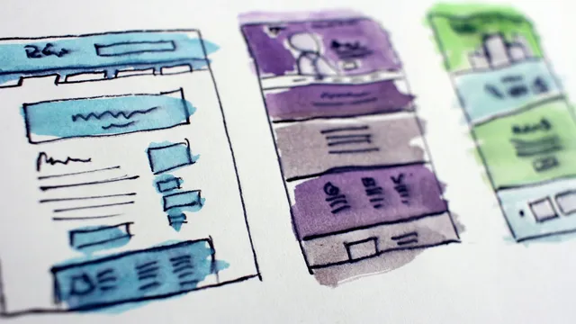 Bocetos de estructura de páginas web sobre papel, etapa previa a rediseñar un sitio